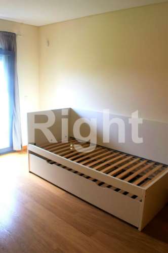 Apartamento T2 em condomínio com jardim e piscina - Benfica