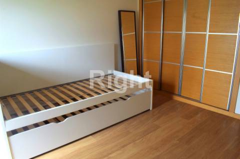 Apartamento T2 em condomínio com jardim e piscina - Benfica