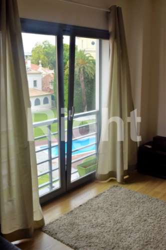 Apartamento T2 em condomínio com jardim e piscina - Benfica