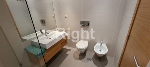 Apartamento T2 em condomínio com jardim e piscina - Benfica