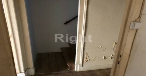 Prédio com 4 fracções junto à Praça das Flores