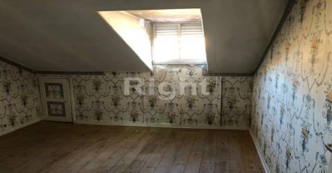 Prédio com 4 fracções junto à Praça das Flores