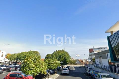 Armazém com 463m2 no Prior Velho