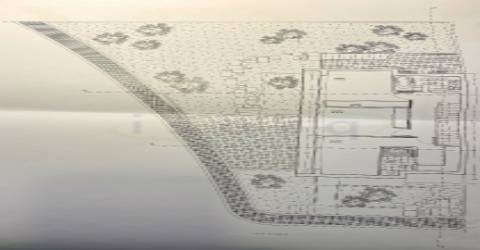 Lote de terreno próximo do metro, com Projecto de Moradia T3 de 3 pisos e 3 frentes.