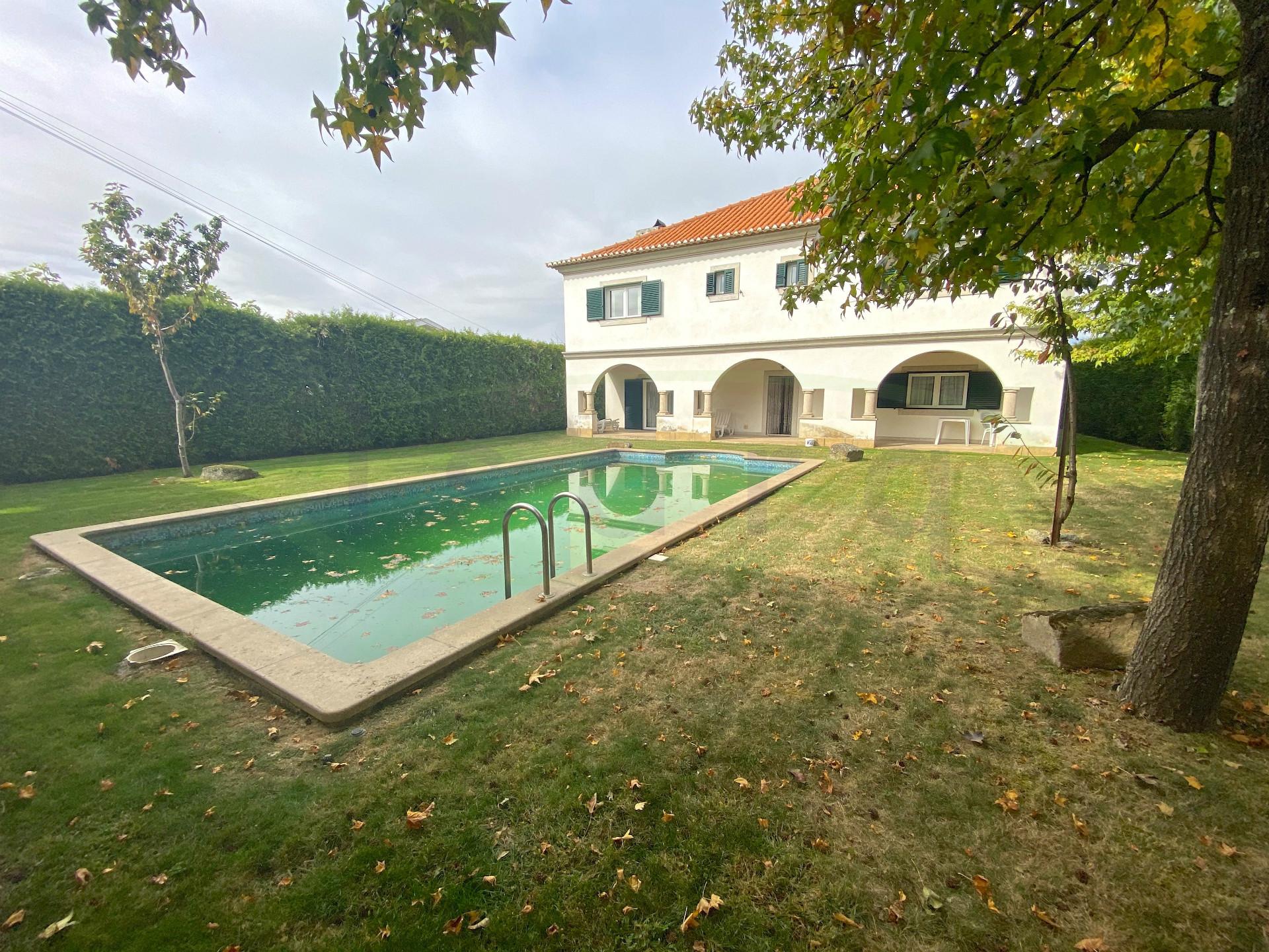 Imponente casa de família com piscina localizada a 6km do Centro de Vila Real