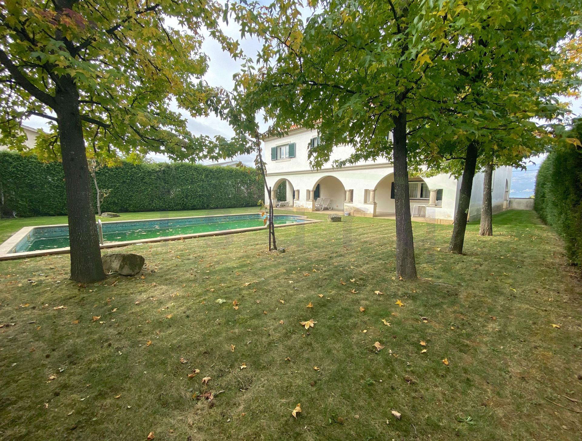 Imponente casa de família com piscina localizada a 6km do Centro de Vila Real