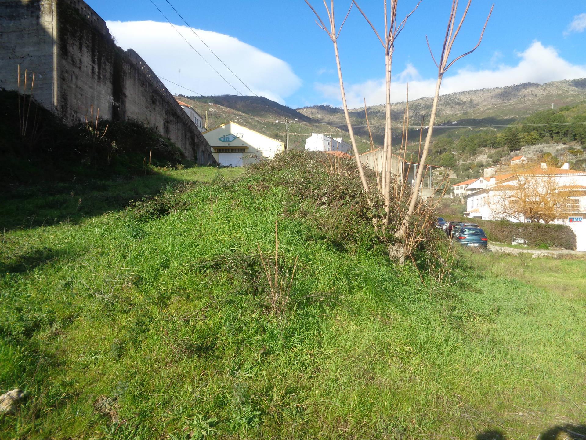 Terreno p/ Construção em Altura - Junto ao Sineiro - Polo IV