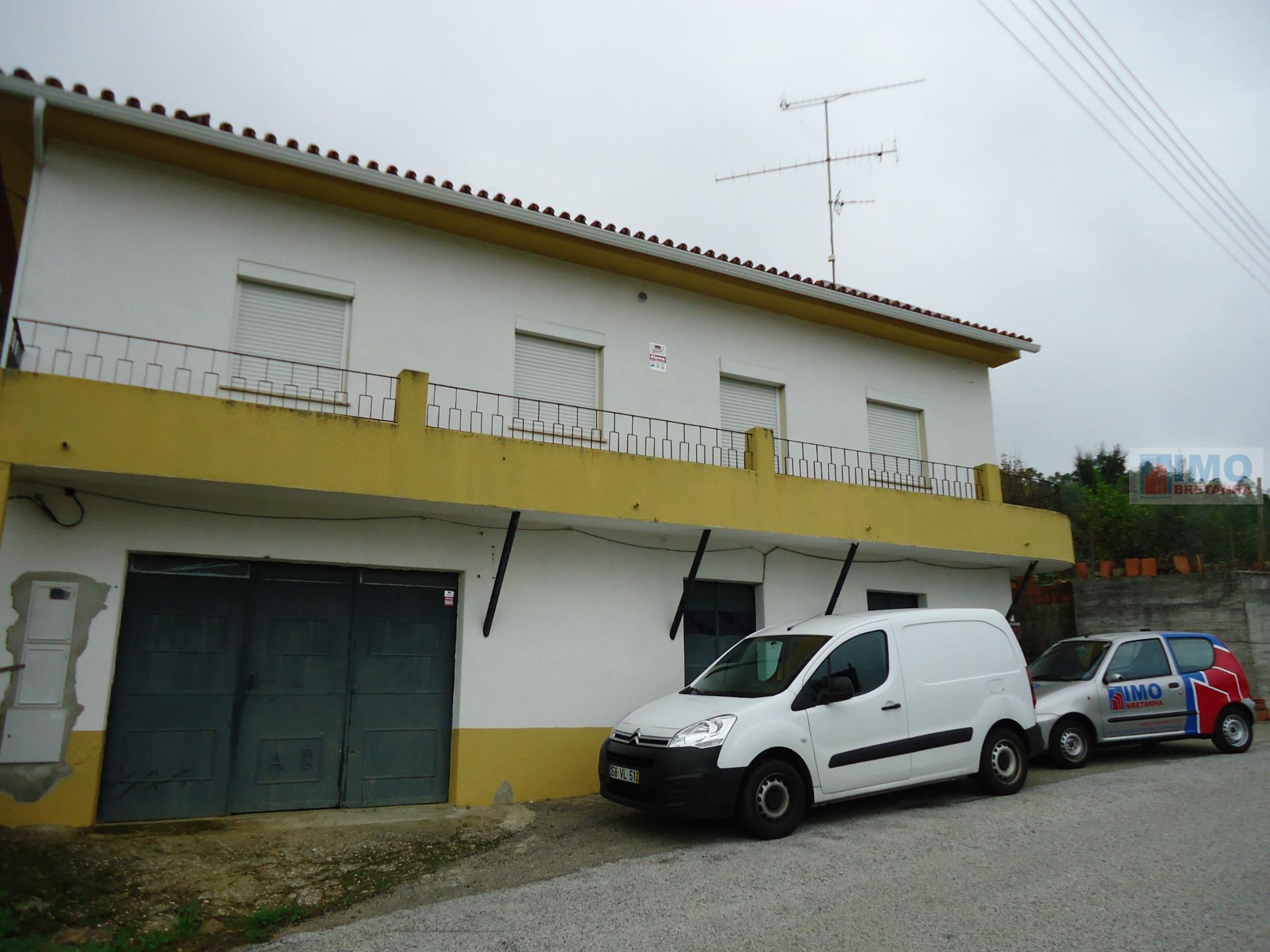 Quinta com moradia perto de Sobreira Formosa