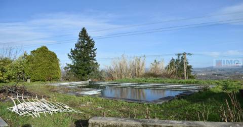 Moradia V8 c/ Terreno e Piscina - Covilhã