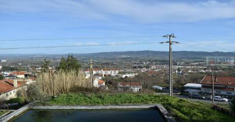 Moradia V8 c/ Terreno e Piscina - Covilhã