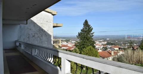 Moradia V8 c/ Terreno e Piscina - Covilhã