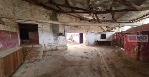 Armazém em Escalos de Cima