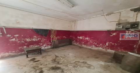 Armazém em Escalos de Cima