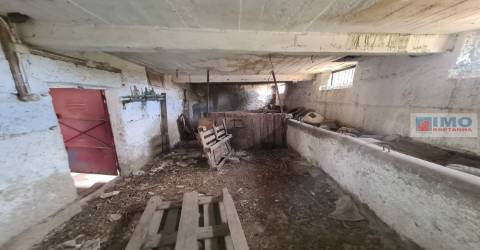 Armazém em Escalos de Cima