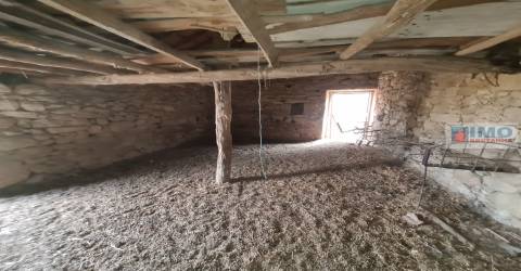 Armazém em Escalos de Cima