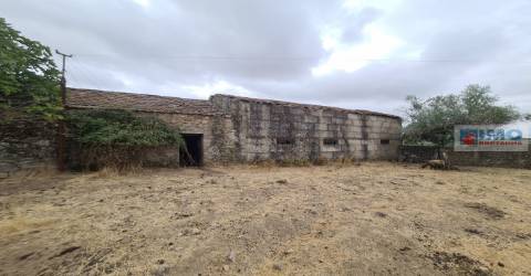 Armazém em Escalos de Cima