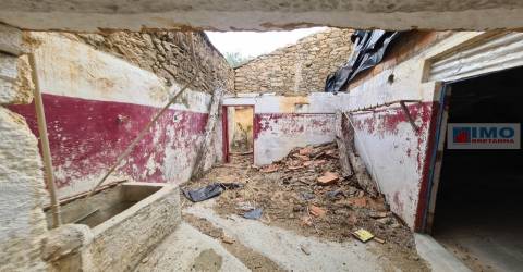 Armazém em Escalos de Cima