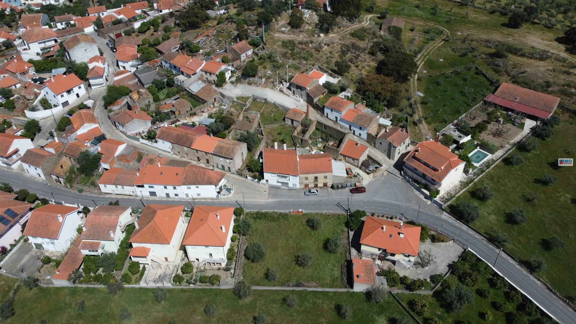 Lote de Terreno - em Cafede