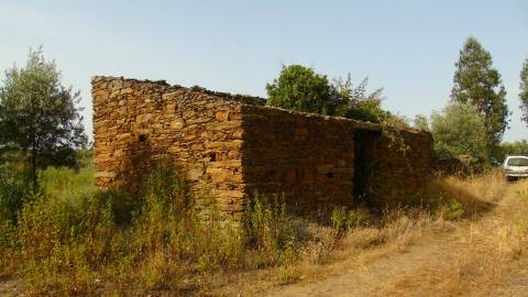 Quinta em Belgais c/  área de construção