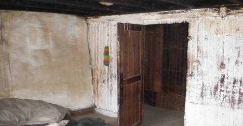 Moradia V2 - p/ Recuperar  - Capinha