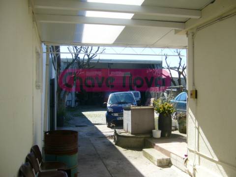 Armazém  Venda em Vermoim,Maia