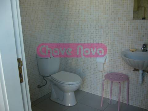 Armazém  Venda em Vermoim,Maia