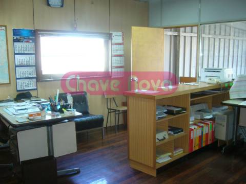 Armazém  Venda em Vermoim,Maia