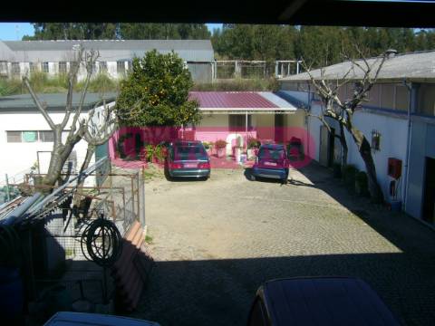 Armazém  Venda em Vermoim,Maia