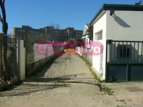 Armazém  Venda em Vermoim,Maia