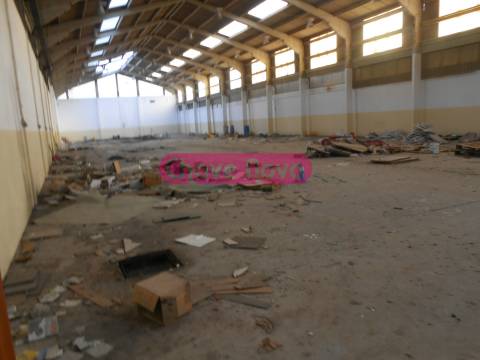 Armazém  Venda em Rio Tinto,Gondomar