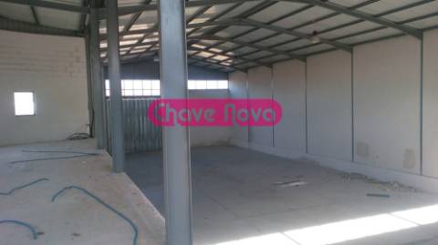 Armazém  Venda em Travassô e Óis da Ribeira,Águeda