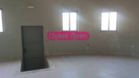 Armazém  Venda em Travassô e Óis da Ribeira,Águeda