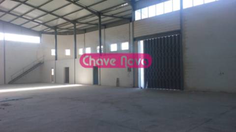 Armazém  Venda em Travassô e Óis da Ribeira,Águeda