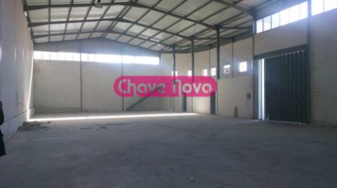 Armazém  Venda em Travassô e Óis da Ribeira,Águeda