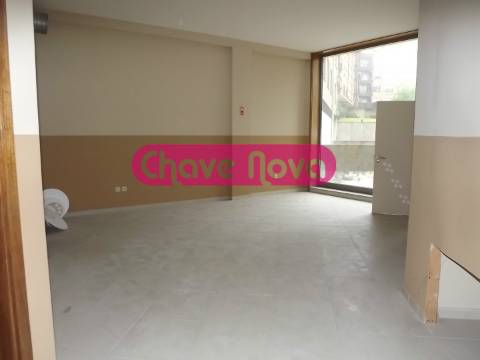 Loja  Venda em Oliveira do Douro,Vila Nova de Gaia