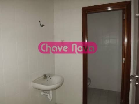 Loja  Venda em Oliveira do Douro,Vila Nova de Gaia