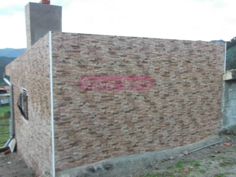 Moradia Devoluta  Venda em Mosteiro,Vieira do Minho