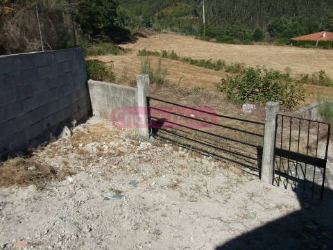 Moradia Devoluta  Venda em Mosteiro,Vieira do Minho