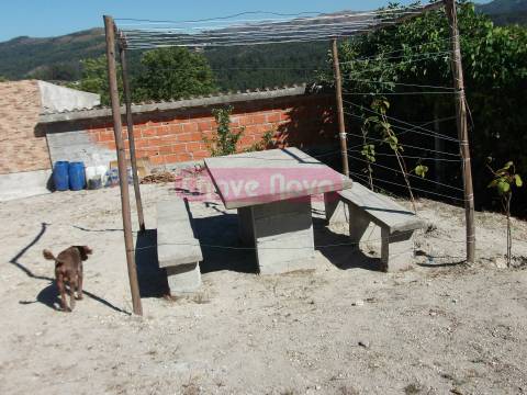 Moradia Devoluta  Venda em Mosteiro,Vieira do Minho