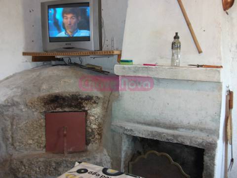 Moradia Devoluta  Venda em Mosteiro,Vieira do Minho