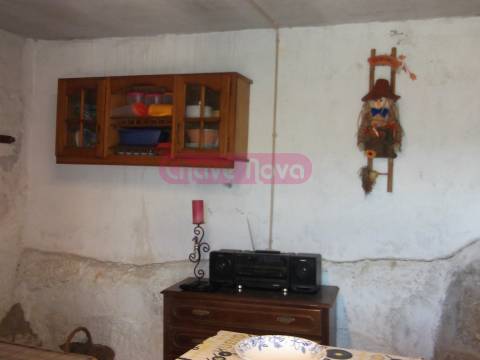 Moradia Devoluta  Venda em Mosteiro,Vieira do Minho