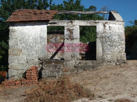 Moradia Devoluta  Venda em Mosteiro,Vieira do Minho