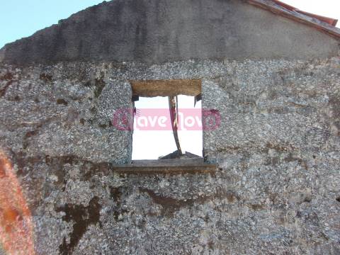 Moradia Devoluta  Venda em Mosteiro,Vieira do Minho