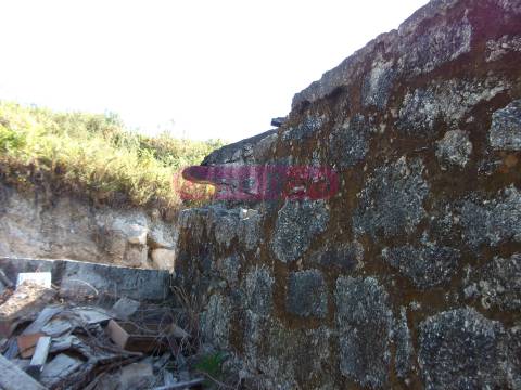 Moradia Devoluta  Venda em Mosteiro,Vieira do Minho