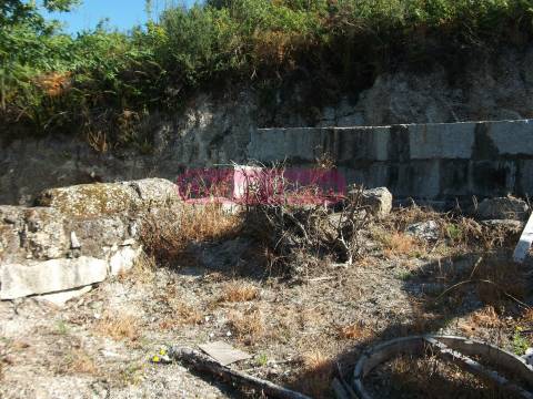 Moradia Devoluta  Venda em Mosteiro,Vieira do Minho