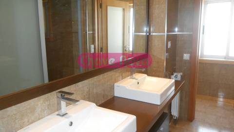 Moradia Isolada T3+1 Venda em Baguim do Monte (Rio Tinto),Gondomar