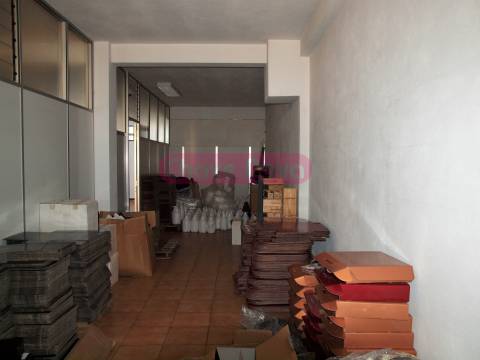 Loja  Venda em Pedrouços,Maia