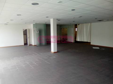 Armazém  Venda em Fornos,Santa Maria da Feira