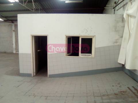 Armazém  Venda em Fornos,Santa Maria da Feira