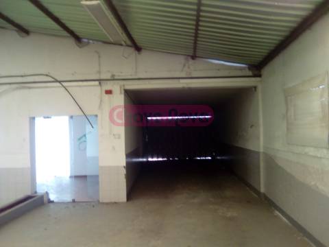 Armazém  Venda em Fornos,Santa Maria da Feira